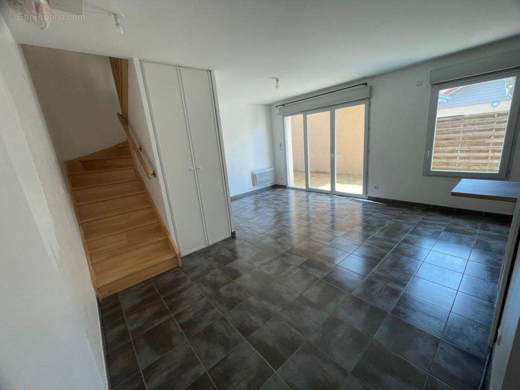 Appartement à ANTHON