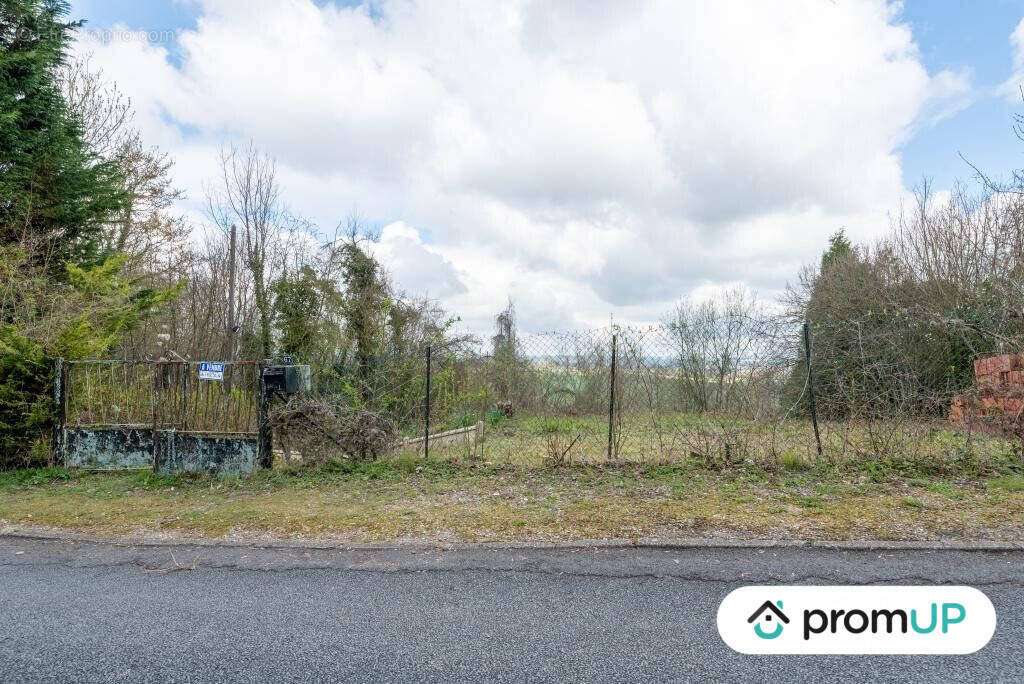 Terrain à CUIGY-EN-BRAY