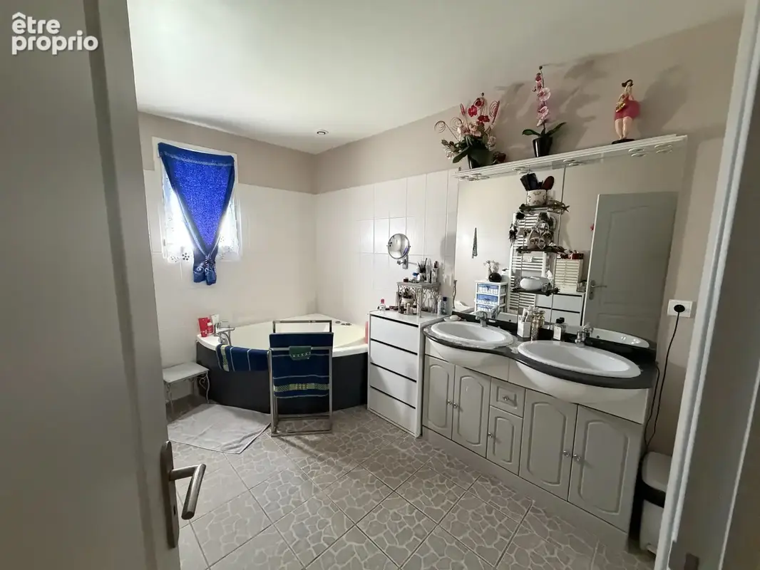 Villa haut de gamme dans le quartier recherché de Bonaval - photo 8