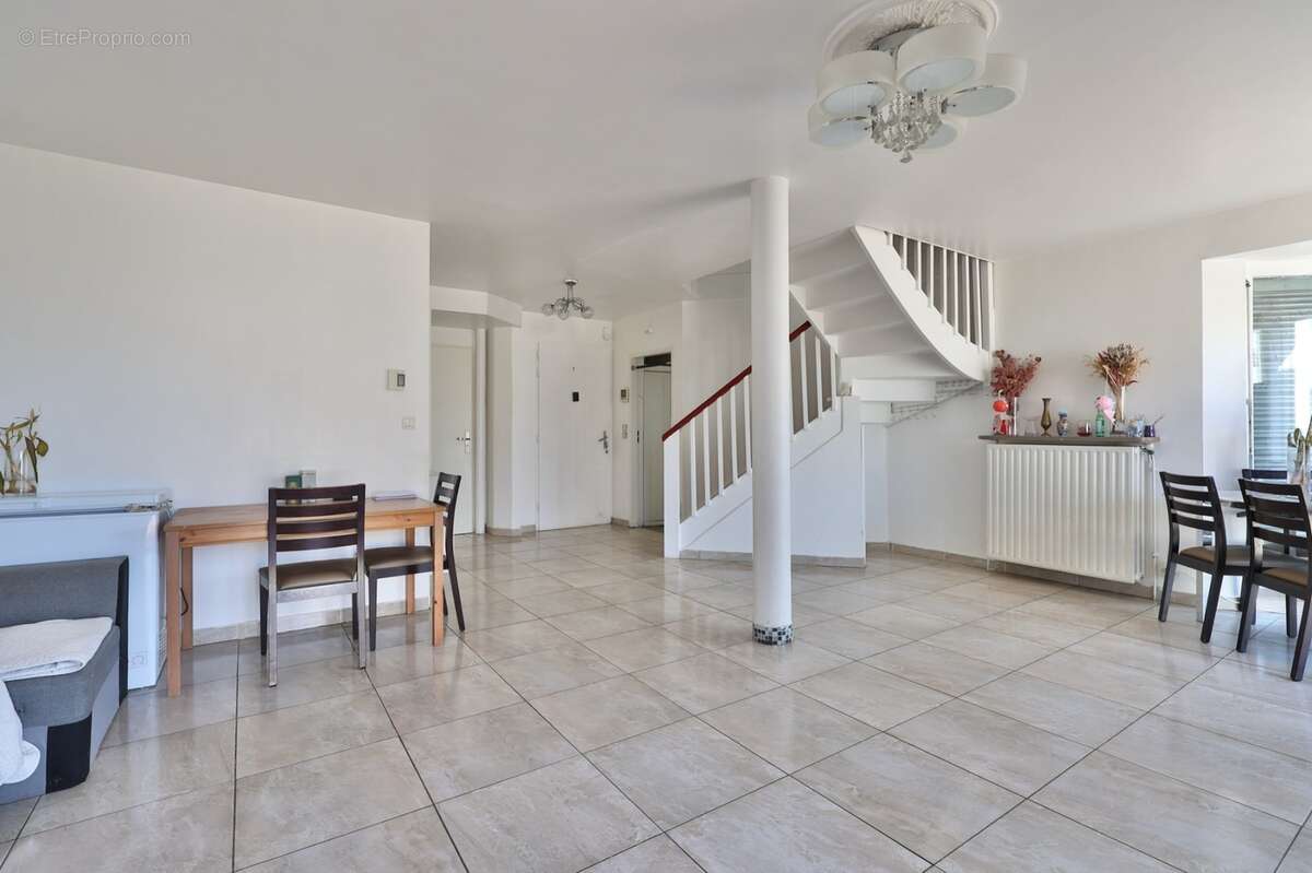 Maison individuelle avec garage à vendre 6 pièces VENISSIEUX (69) - photo 14