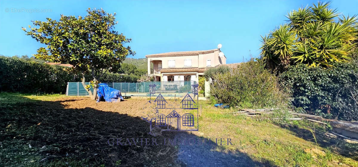 Maison à SAINT-CYR-SUR-MER