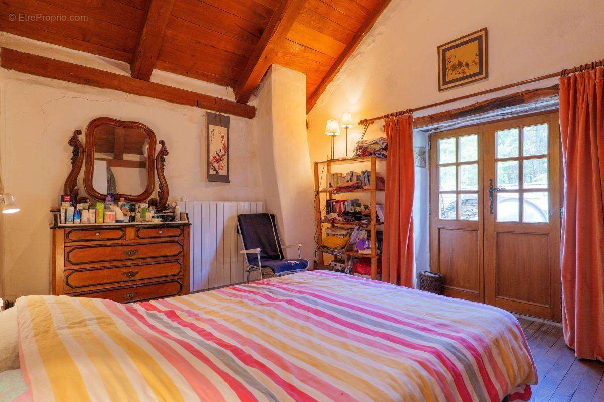 3 maisons + piscine+ terrain 4ha - photo 17