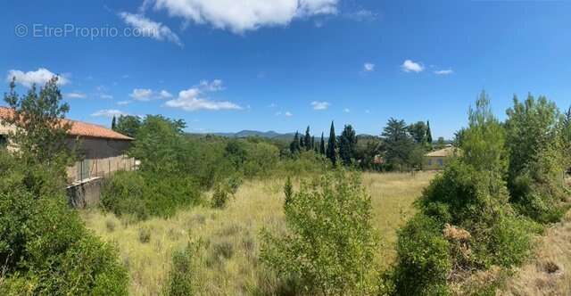 Terrain à PRADES-SUR-VERNAZOBRE