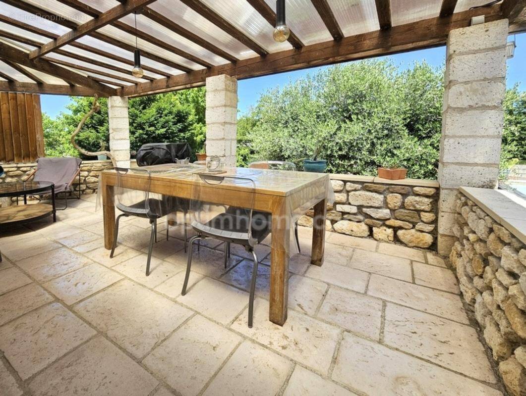 Maison à MAGNAC-SUR-TOUVRE