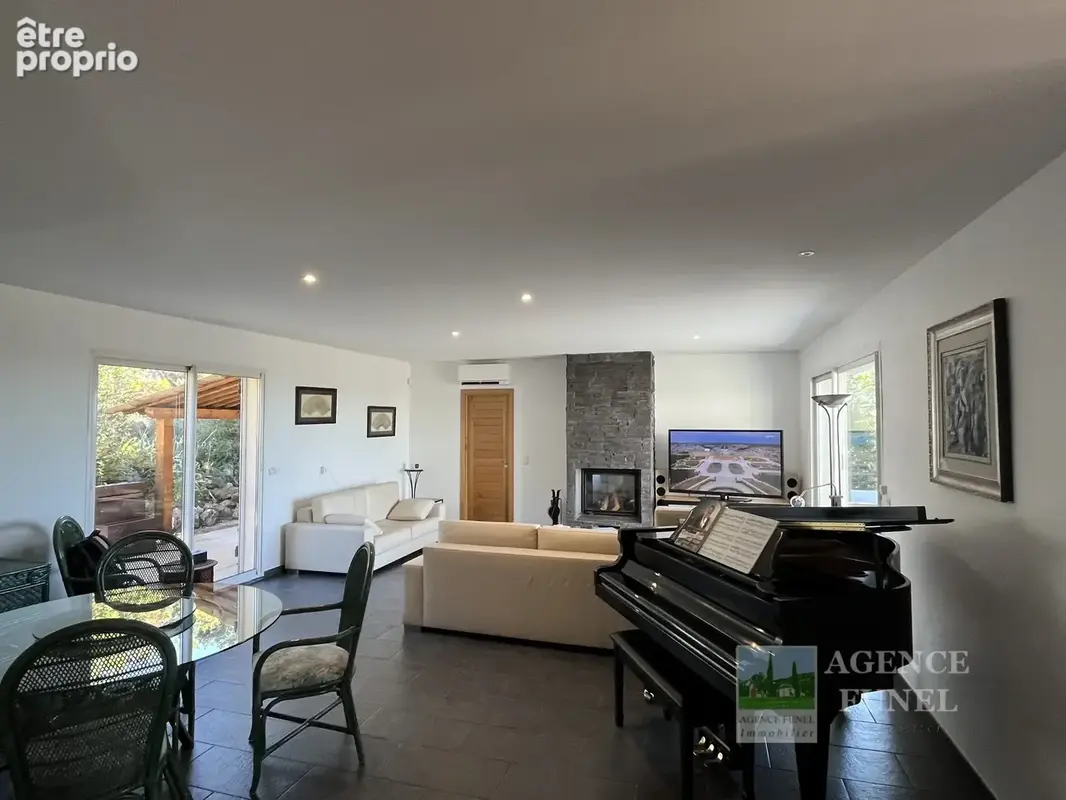 Splendide Villa Contemporaine 5 Chambres - Terrain 1699 m2 avec Piscine - Vue Panoramique - Espace bien-être - photo 9