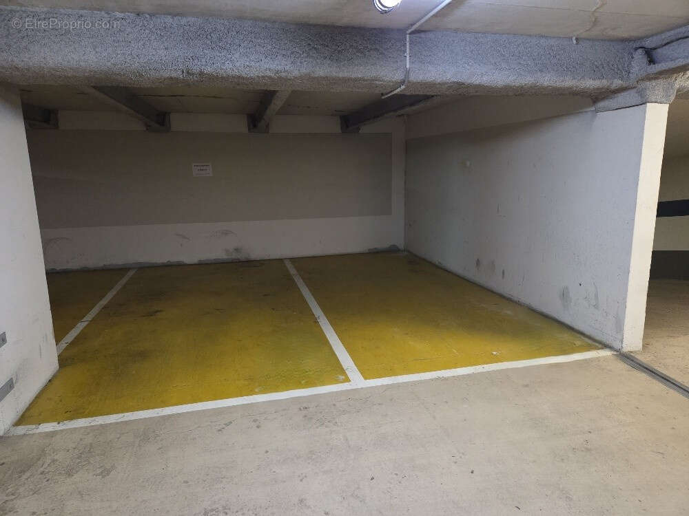 Parking à PARIS-15E