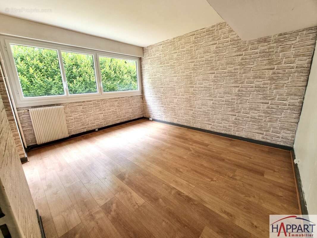 Appartement à VAUX-LE-PENIL