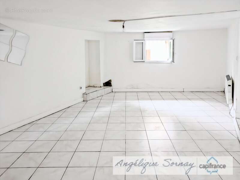  EXCLUSIVITÉ – Maison mitoyenne à fort potentiel de 229 m² sur 3 niveaux avec garage – Sellières - photo 3