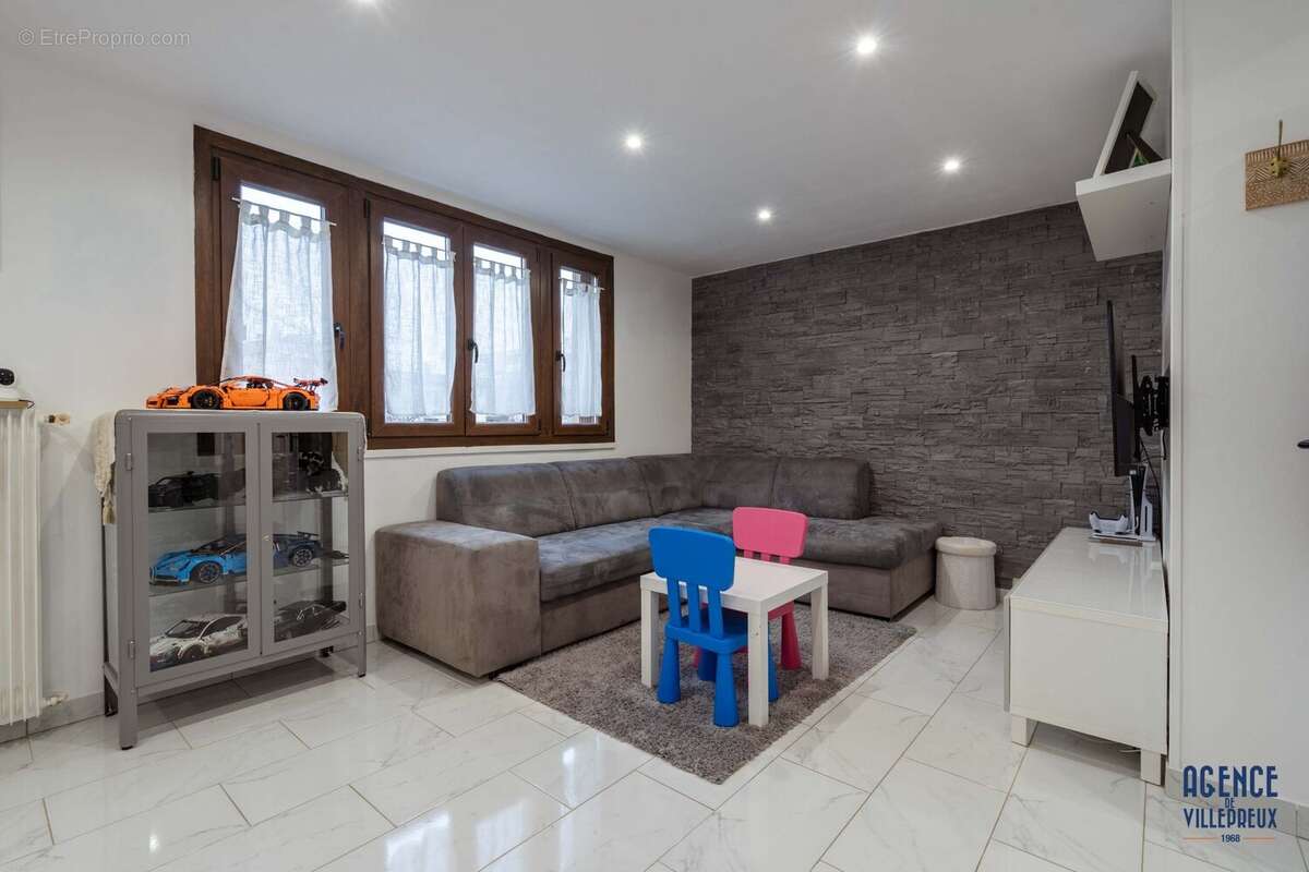 Appartement à LES CLAYES-SOUS-BOIS