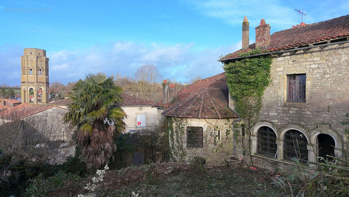 Maison à CHARROUX