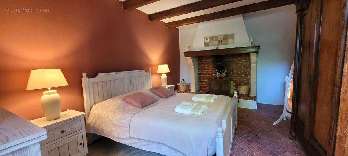 A vendre Mas rénové 5 chambres avec gîte 4 pers et piscine sur 1,5ha de terrain - photo 10