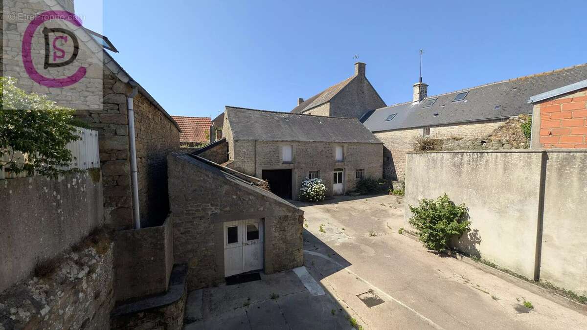 Maison à SAINT-PIERRE-EGLISE