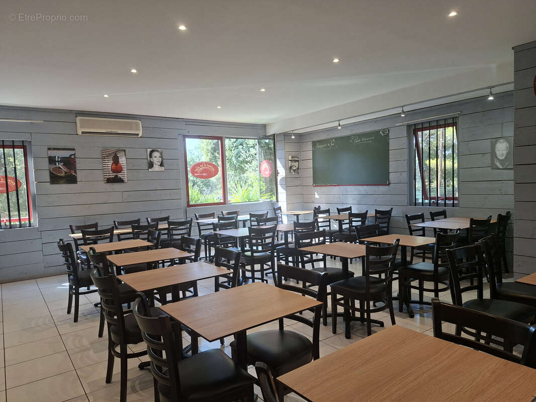 Fonds de commerce 130 000€ fai - restaurant 110m2 - terrasse - parking - photo 2