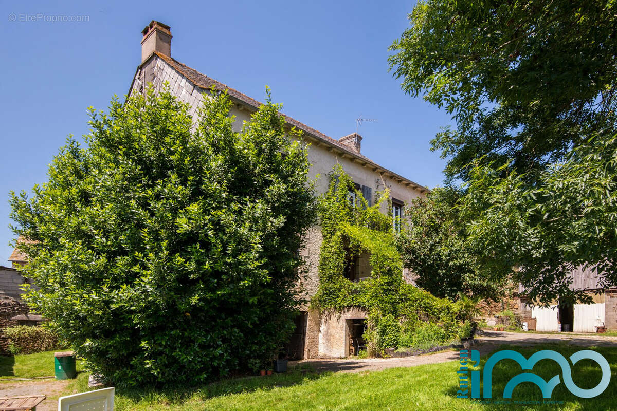 Maison à RIEUPEYROUX