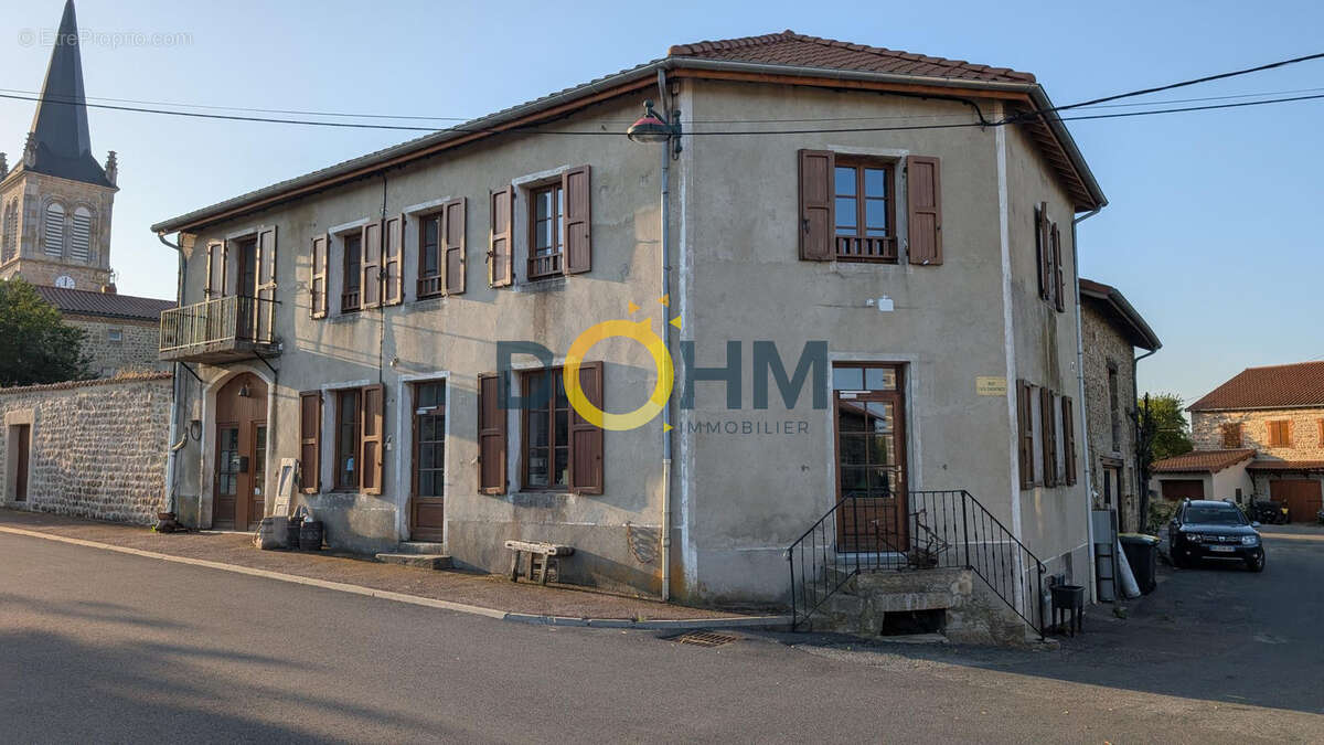 Maison à SAINT-HILAIRE-CUSSON-LA-VALMITTE