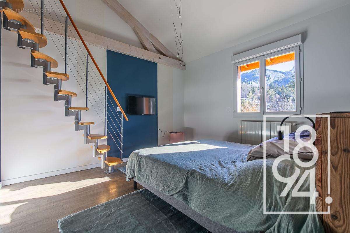2 Maisons T8 à vendre Uvernet Fours 04 (04400)  235.47 m²  Terrasses, Jardins  - photo 8