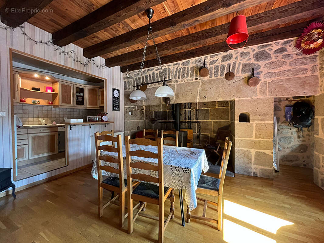 Maison à SAINT-JACQUES-DES-BLATS