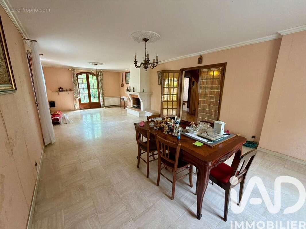 Maison 146 m² à Neuville-Aux-Bois  - photo 2