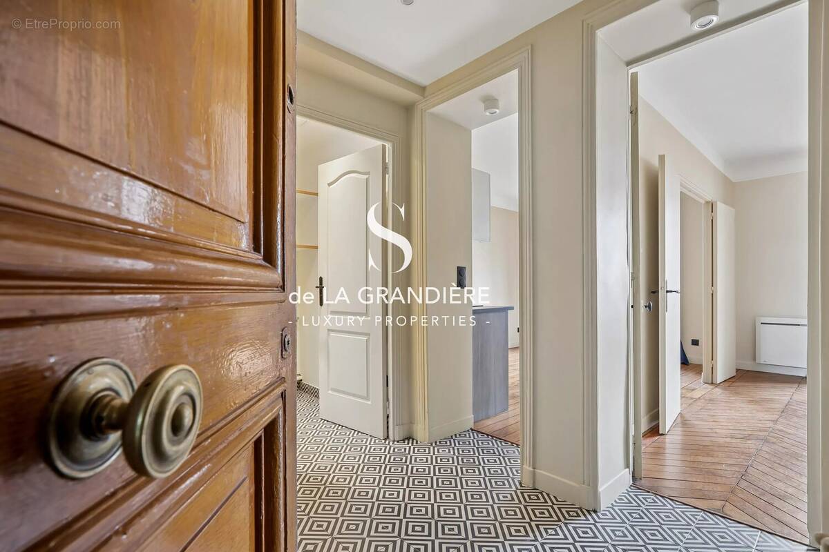 Appartement à PARIS-16E