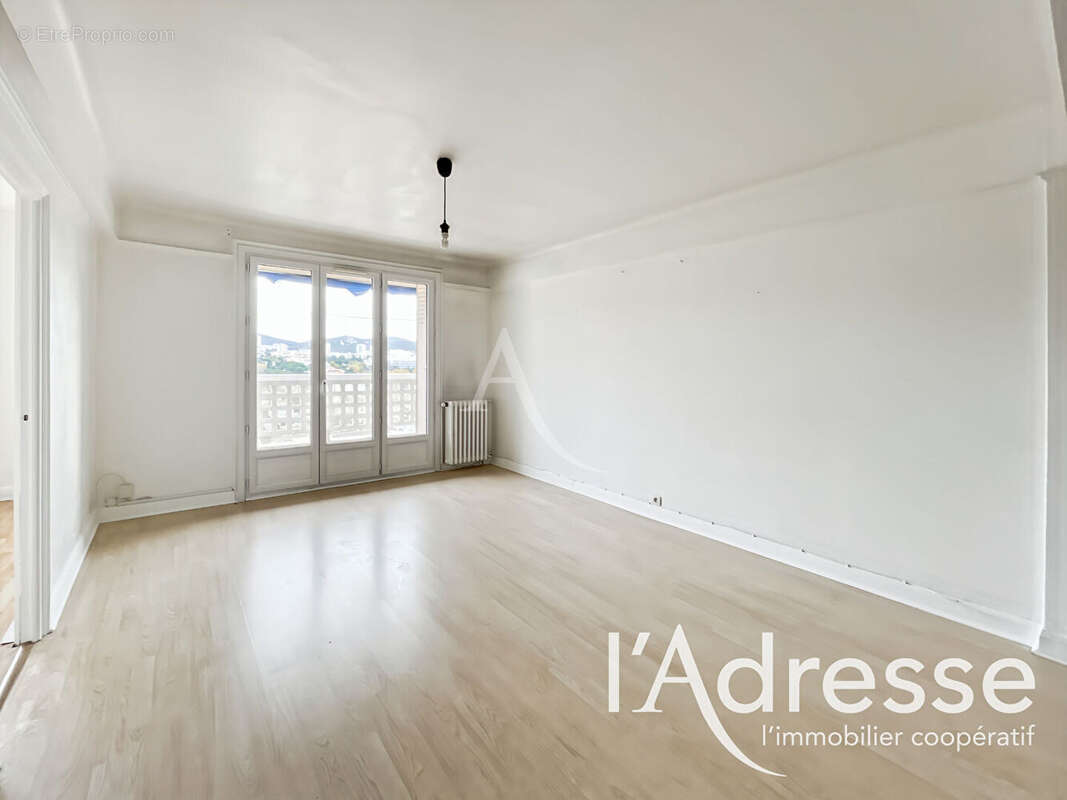 Appartement à MARSEILLE-9E