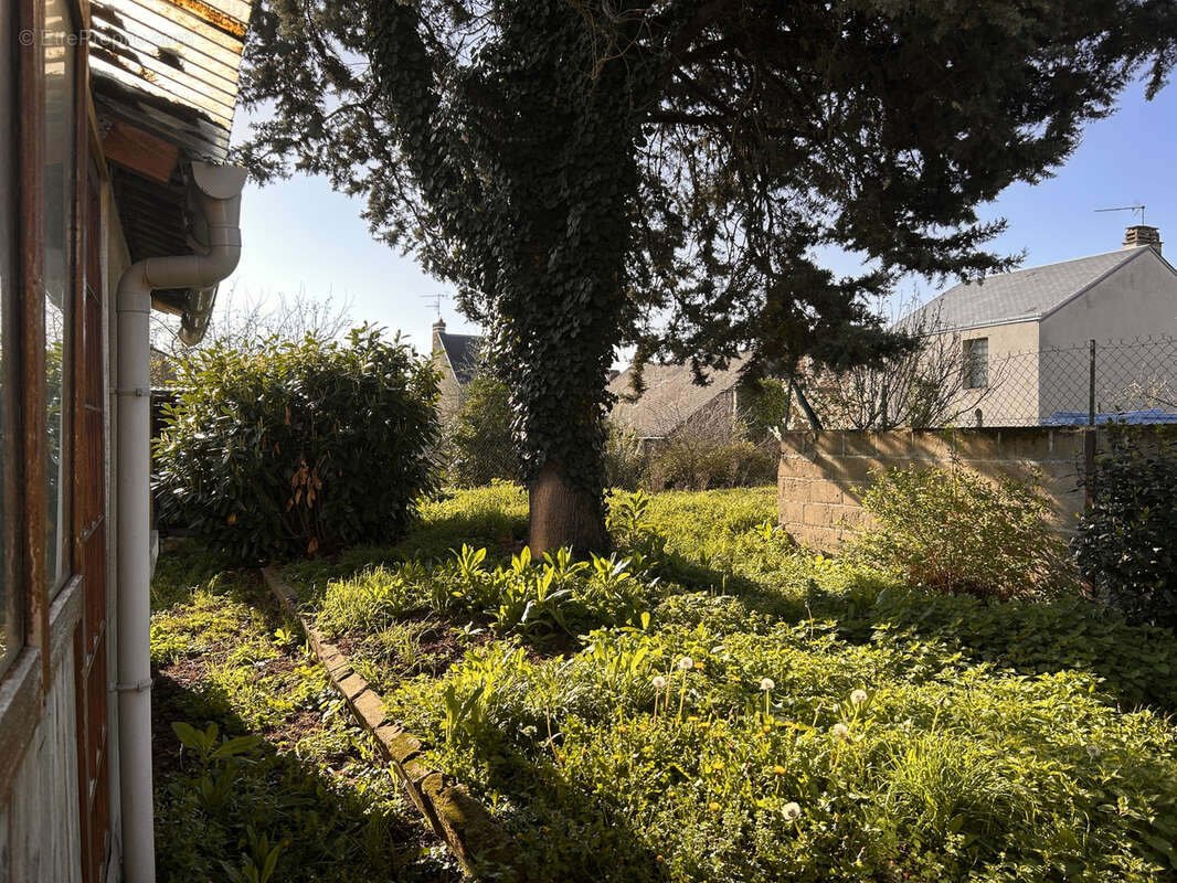 A VENDRE - Maison à rénover entièrement à Saint-Marcel - photo 10