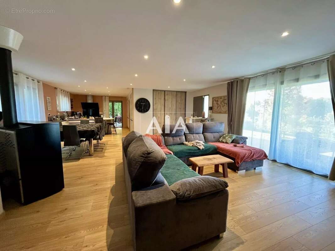 Maison à NANTEUIL-EN-VALLEE