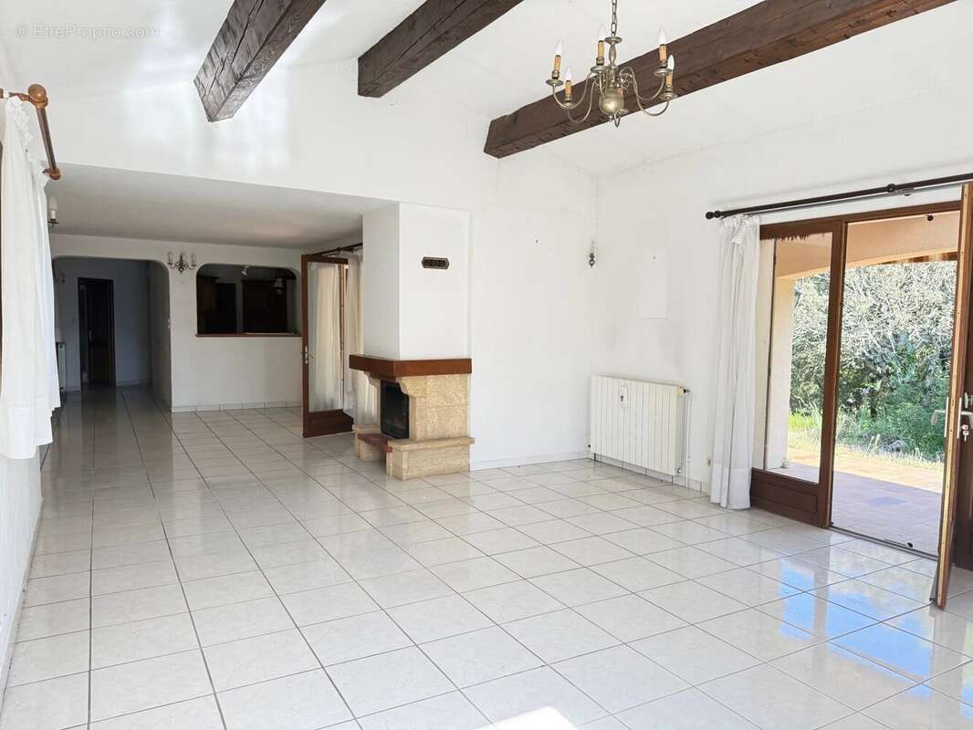 Maison à SAINTE-ANASTASIE-SUR-ISSOLE