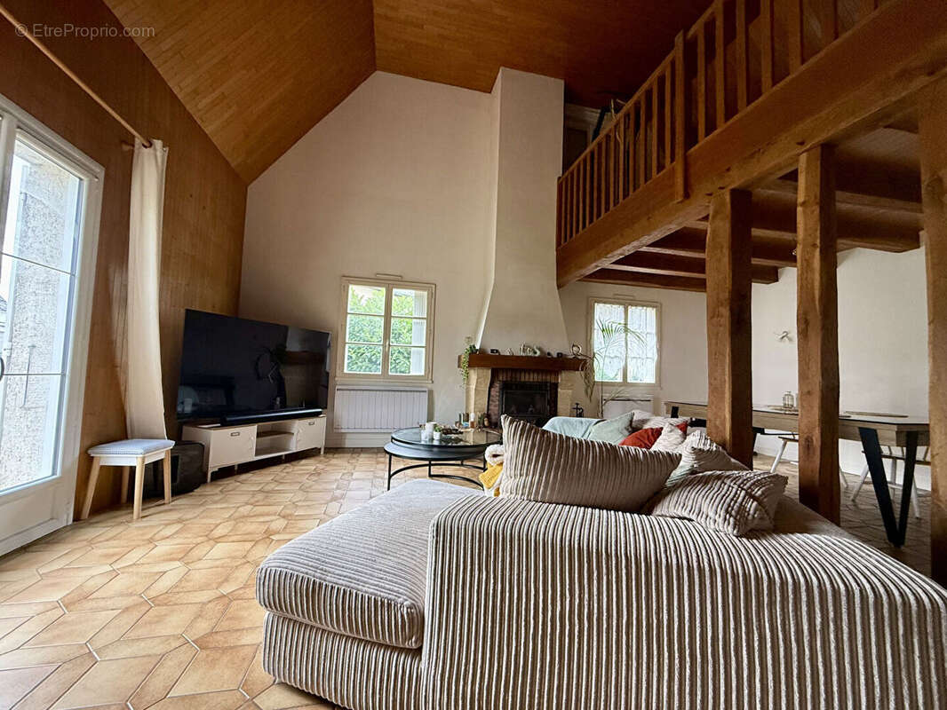 Maison à LA VILLE-AUX-DAMES