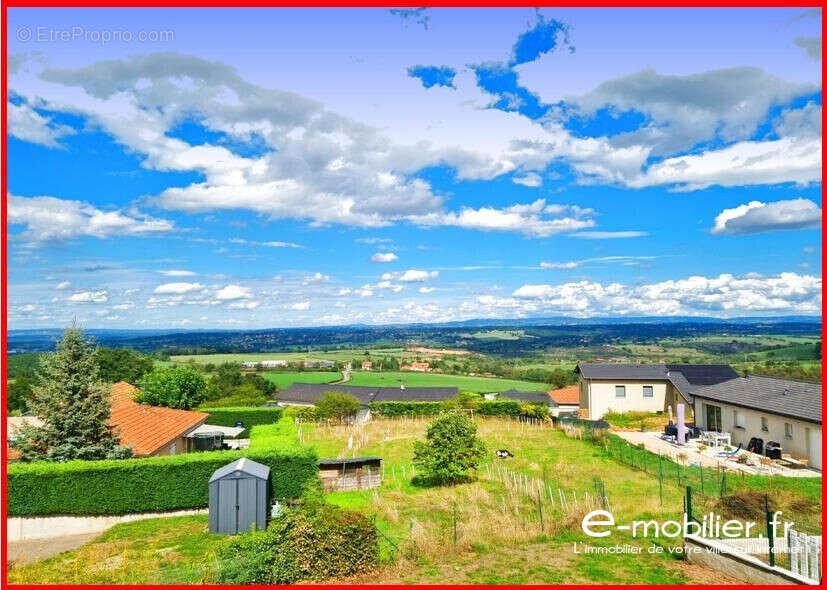 Maison à SAINT-CYR-DE-FAVIERES