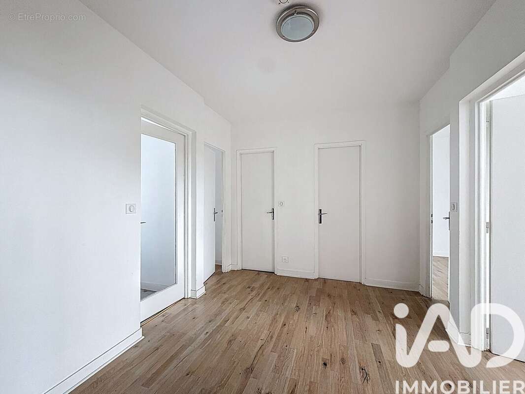 Photo 8 - Appartement à COURBEVOIE