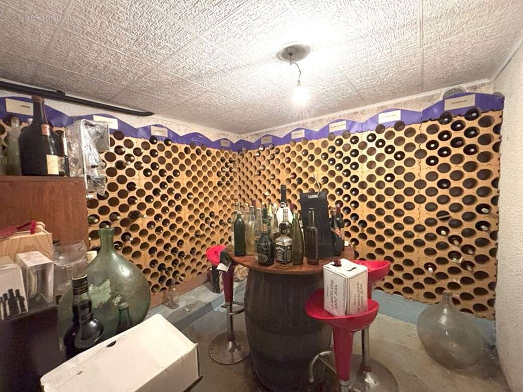 Maison à SAINT-ETIENNE-DE-FONTBELLON