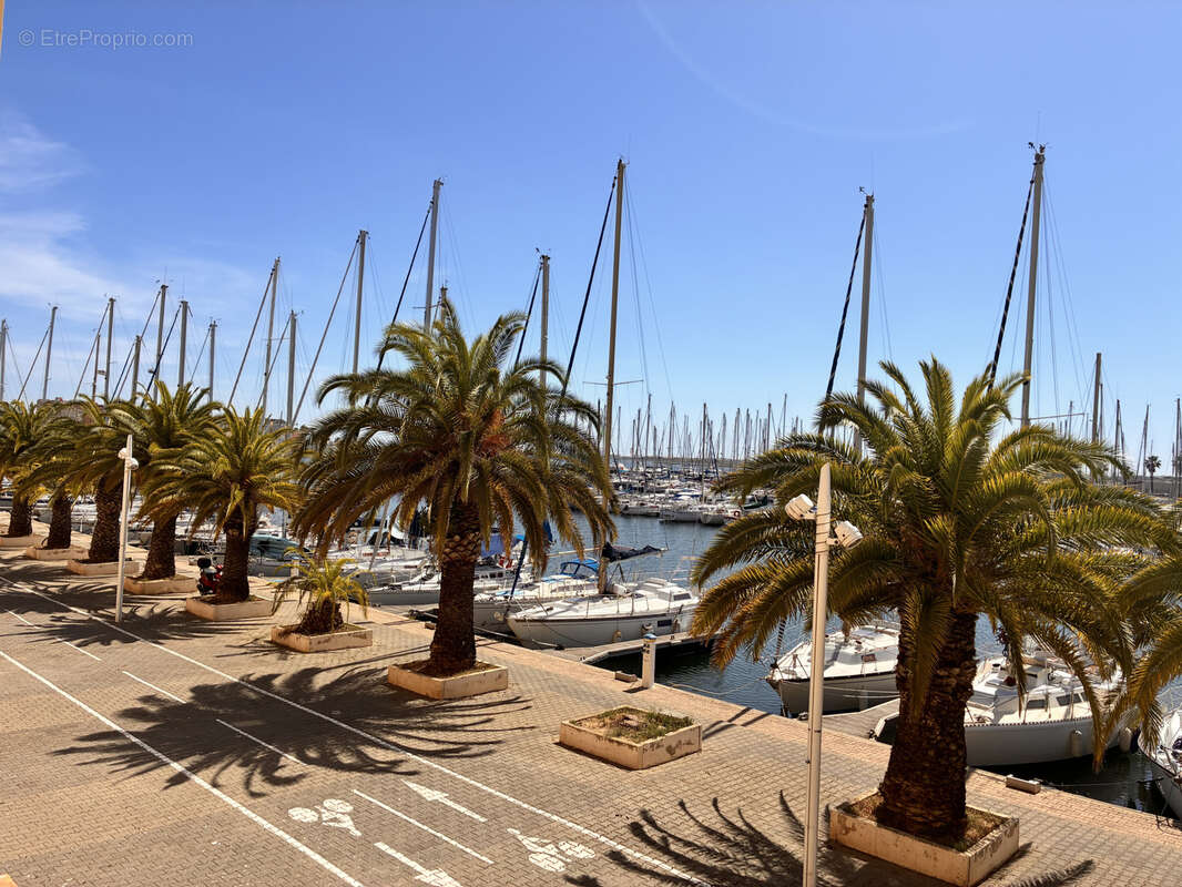 GRUISSAN, RIVE DROITE, EN EXCLUSIVITE, Appartement de type 2 avec terrasse VUE PORT + place de parking privati - photo 15