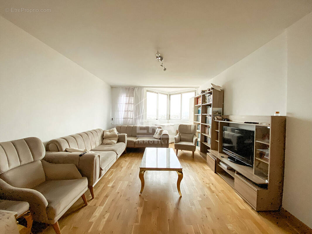 Appartement à SARTROUVILLE