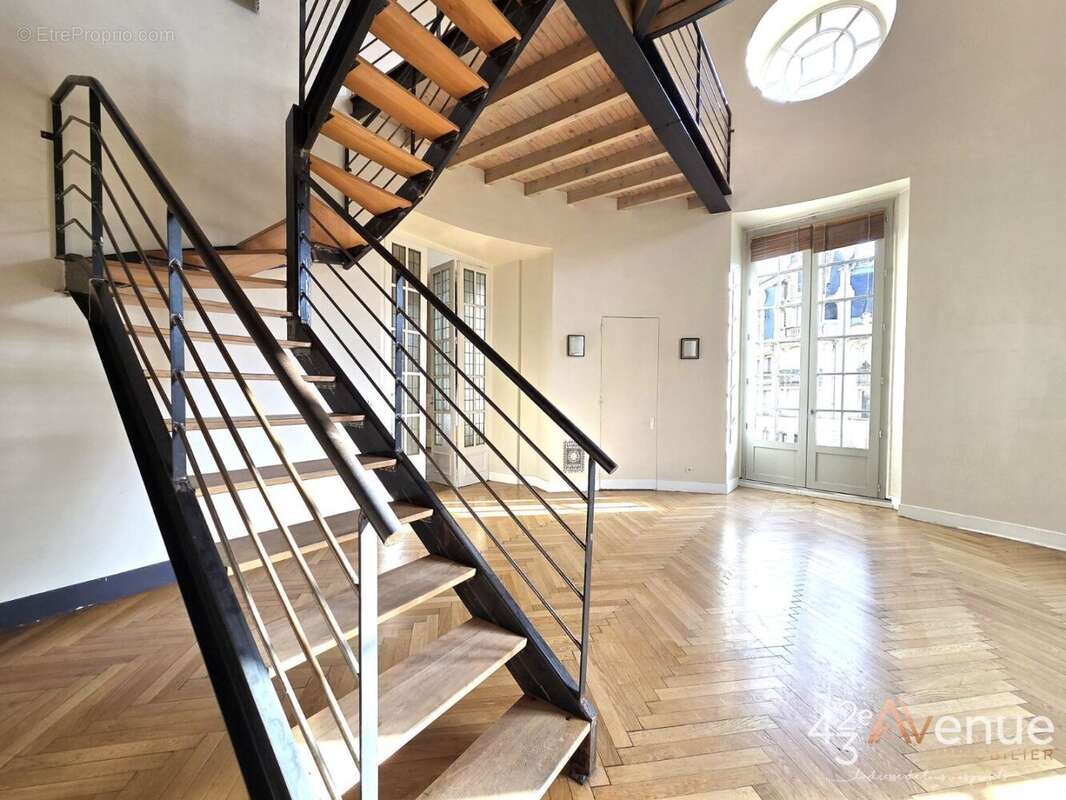 Appartement à SAINT-ETIENNE