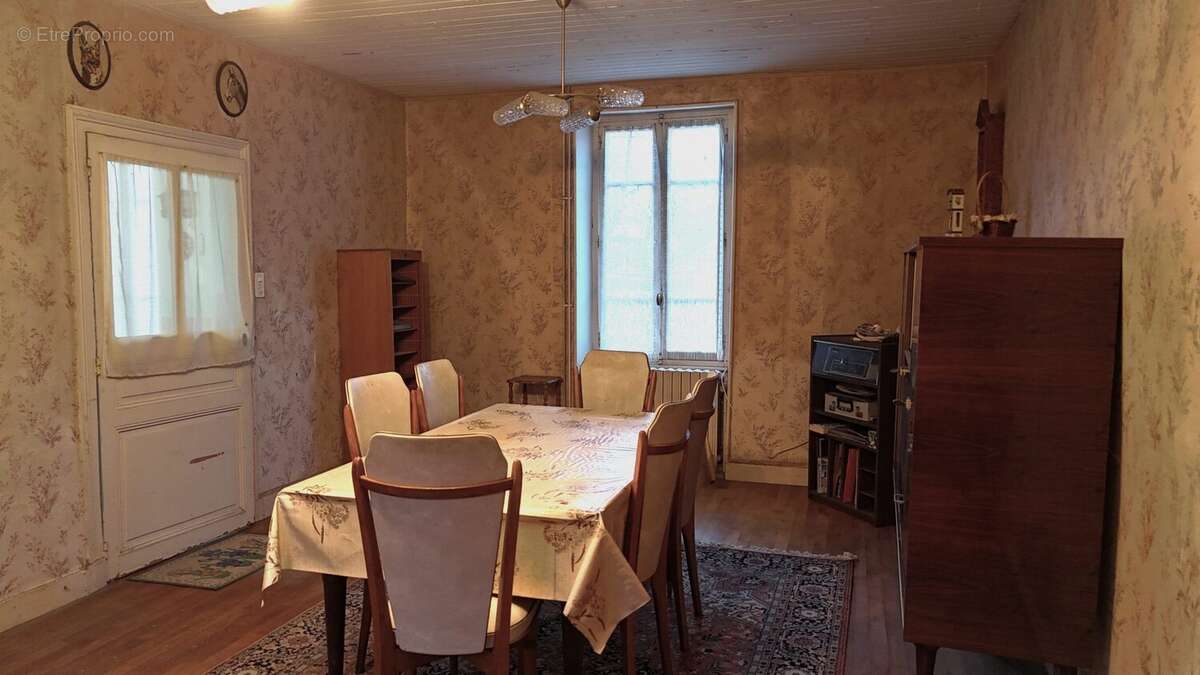 Maison à ECHASSIERES