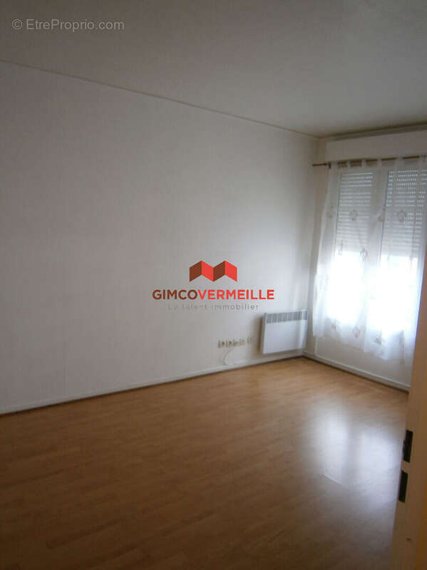 Appartement à VOISINS-LE-BRETONNEUX