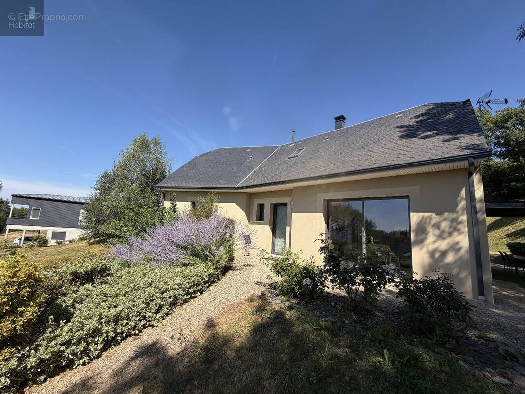Maison à RIEUPEYROUX