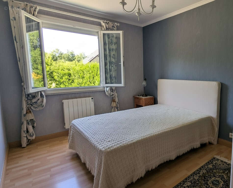 Maison de plain-pied 128 m² avec jardin à Val-de-Reuil 4 chambres - photo 7