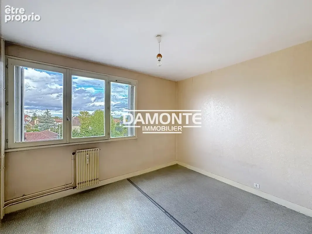 Appartement de Type 3 - Troyes - Balcon et place de parking - photo 6