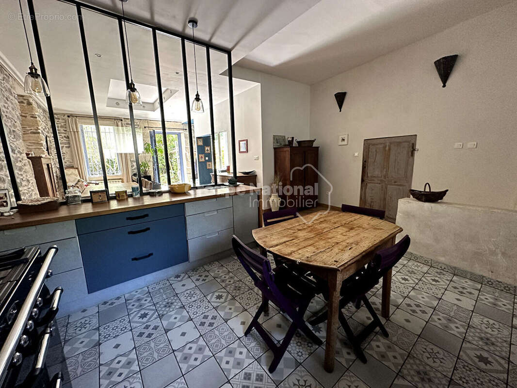 Caveirac Maison en pierres 4 chambres avec cour et parking - photo 12