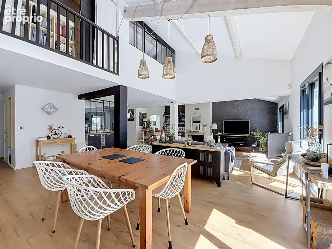 Charmante villa dans un écrin de verdure au calme , 3 chambre et un T2 indépendant, sous sol, piscine. - photo 10