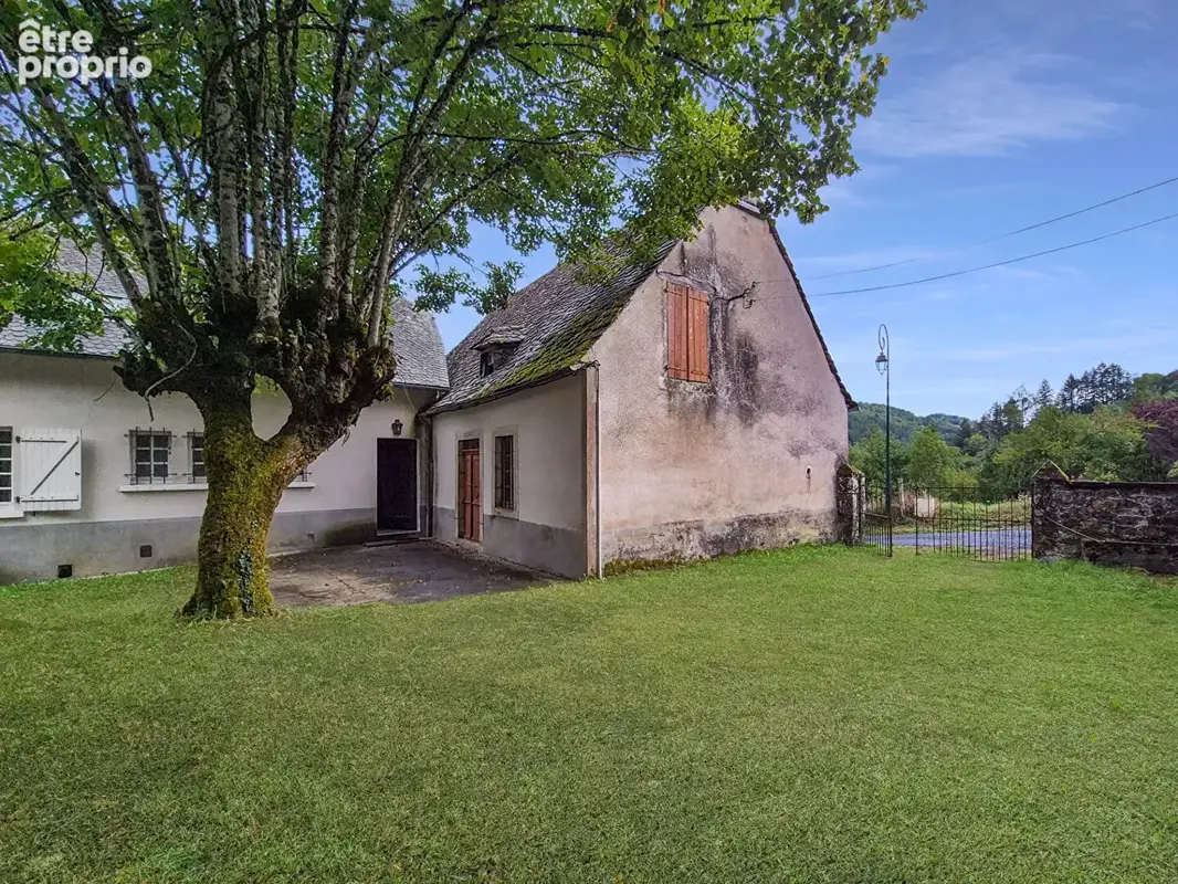 CORRÈZE. Proche d'ARGENTAT. Maison de campagne comprenant 4 chambres, une maison attenante à rénover, une dépendance et un terra - photo 3