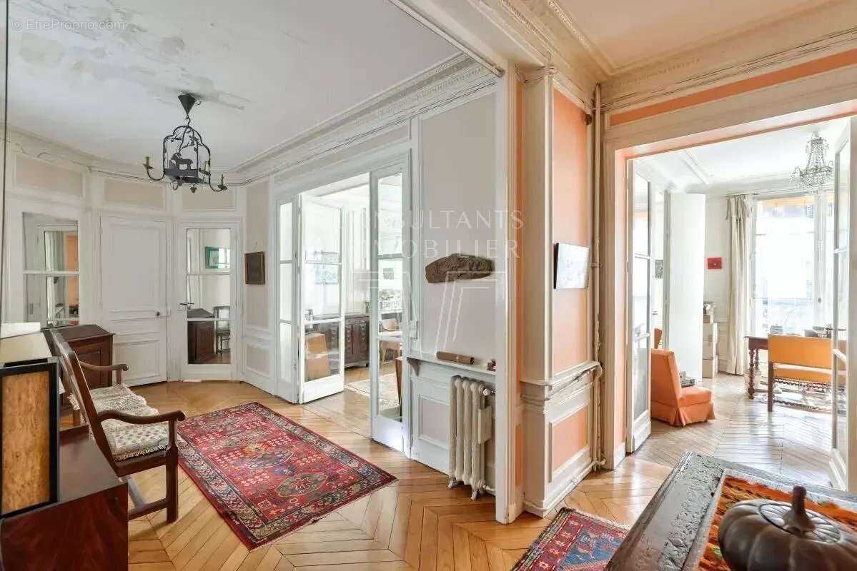 Appartement à PARIS-17E