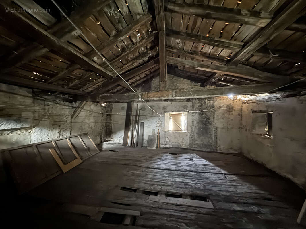 Appartement à BARBEZIEUX-SAINT-HILAIRE