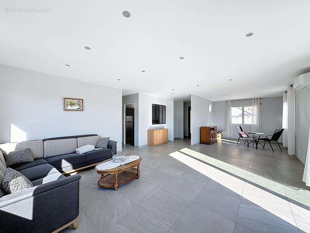 Maison à SALAISE-SUR-SANNE