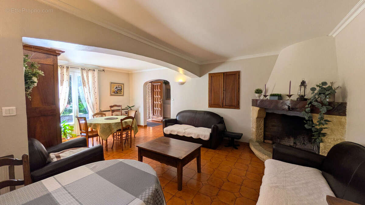 Maison à L&#039;ISLE-SUR-LA-SORGUE