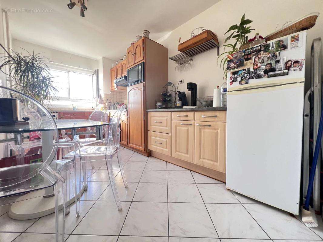 Appartement à LES CLAYES-SOUS-BOIS