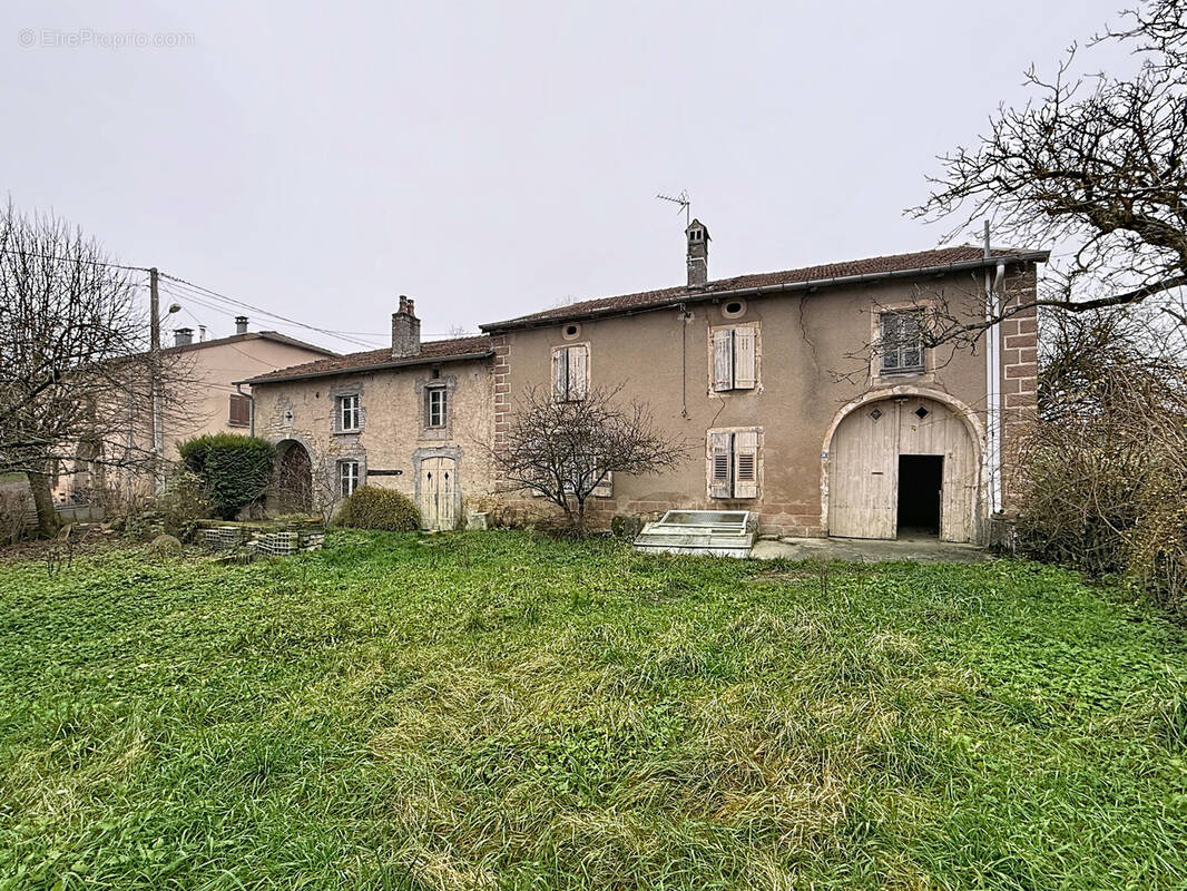 Maison à DOMVALLIER