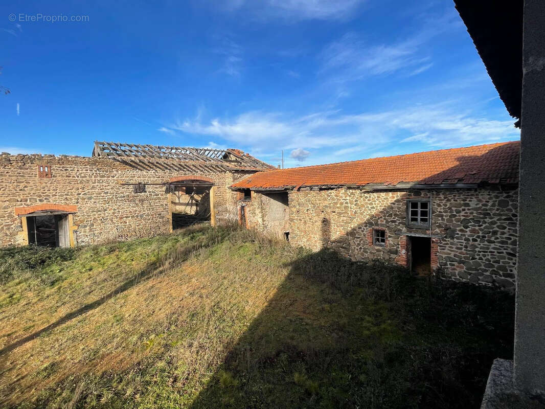 Maison à SAINT-PRIEST-LA-ROCHE