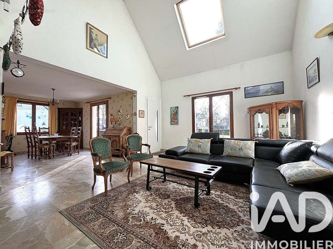 Photo 7 - Maison à LE MESNIL-SAINT-DENIS